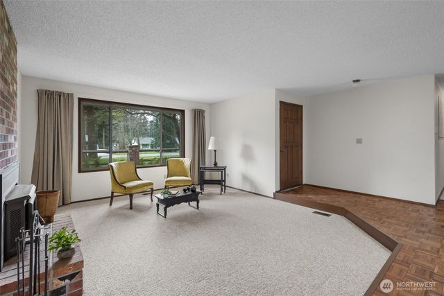 2068 Pine Wood Way, Oak Harbor, WA 98277