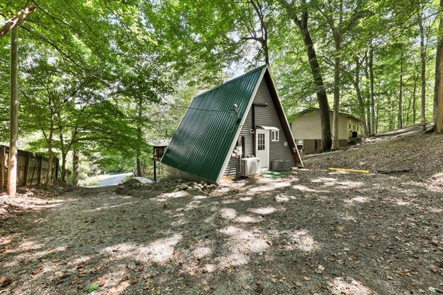 111 Lakeshore Dr, Dover, TN 37058