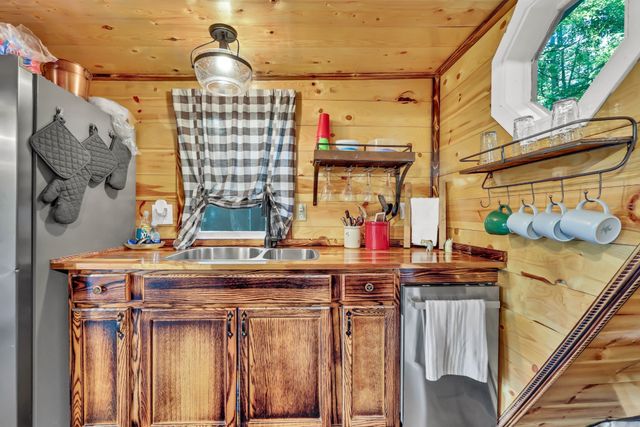 111 Lakeshore Dr, Dover, TN 37058
