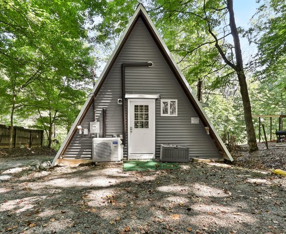 111 Lakeshore Dr, Dover, TN 37058