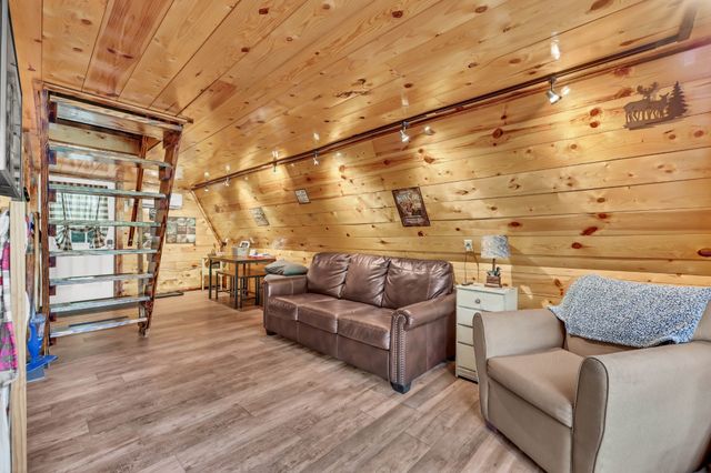 111 Lakeshore Dr, Dover, TN 37058