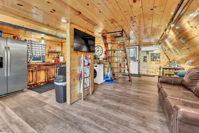 111 Lakeshore Dr, Dover, TN 37058
