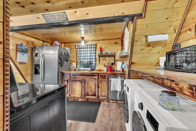 111 Lakeshore Dr, Dover, TN 37058