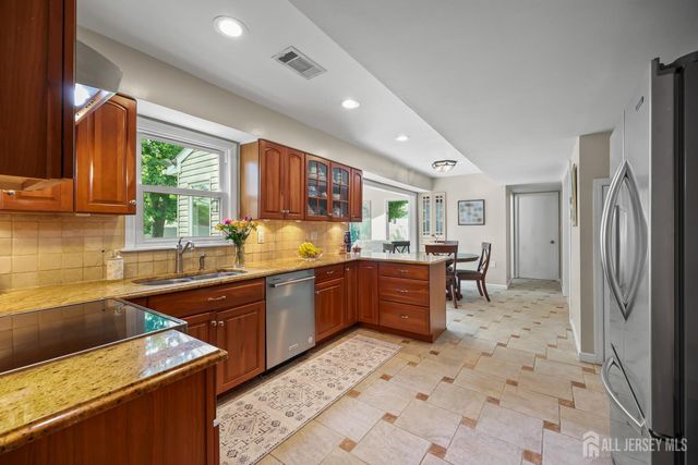 12 McFadden Drive, Monroe, NJ 08831