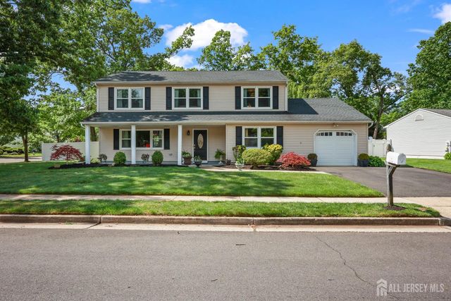 12 McFadden Drive, Monroe, NJ 08831