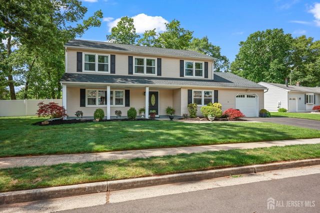 12 McFadden Drive, Monroe, NJ 08831