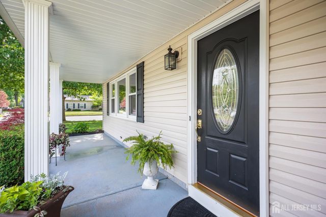 12 McFadden Drive, Monroe, NJ 08831