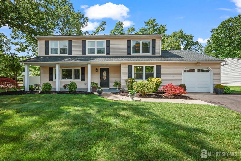 12 McFadden Drive, Monroe, NJ 08831