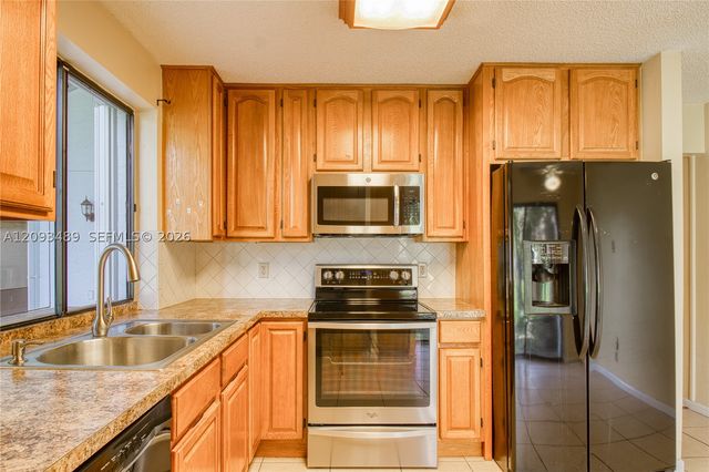 2156 Baton Rouge, Weston, FL 33326