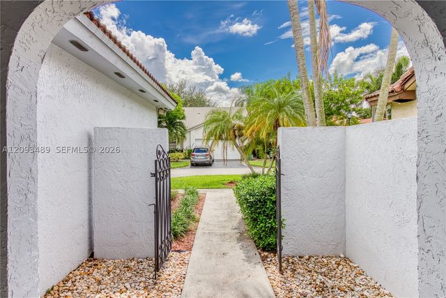 2156 Baton Rouge, Weston, FL 33326