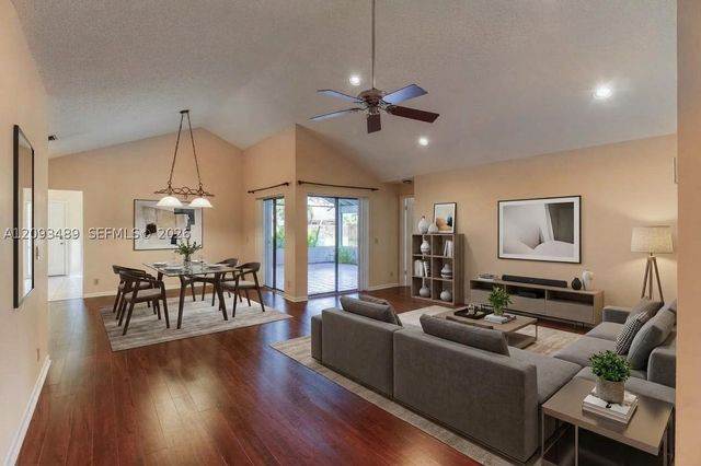 2156 Baton Rouge, Weston, FL 33326