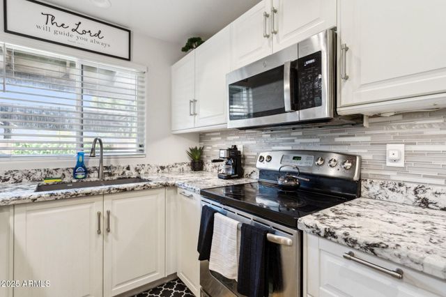 170 E GUADALUPE Road 152, Gilbert, AZ 85234