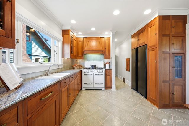 1519 1st Avenue N, Seattle, WA 98109