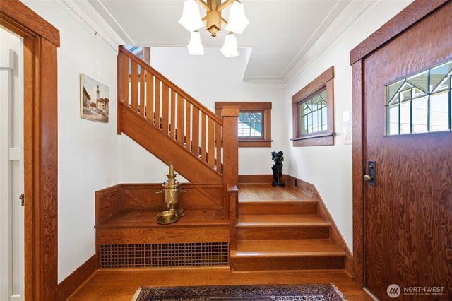 1519 1st Avenue N, Seattle, WA 98109