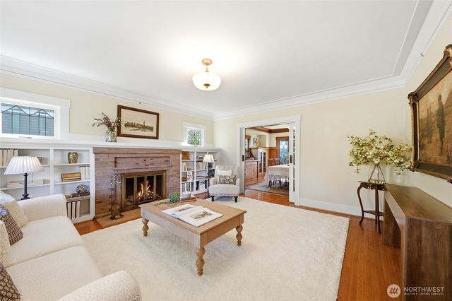 1519 1st Avenue N, Seattle, WA 98109