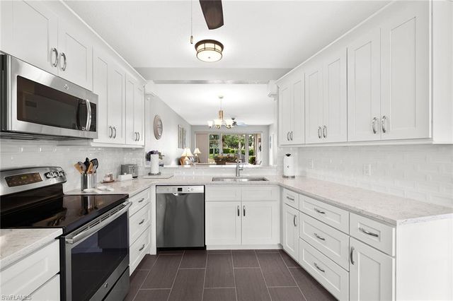 9022 Michael CIR 3, Naples, FL 34113