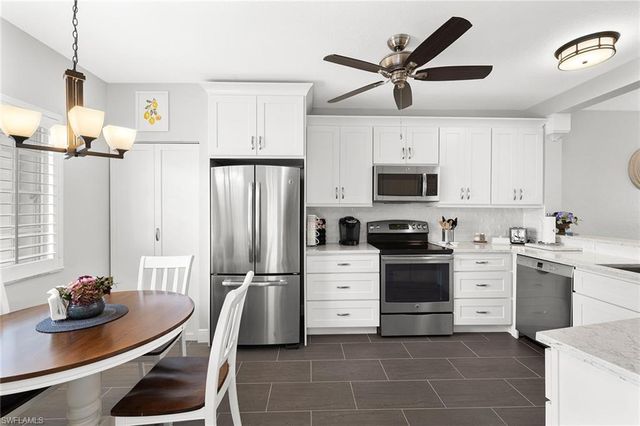 9022 Michael CIR 3, Naples, FL 34113