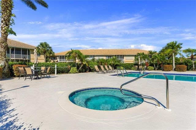 9022 Michael CIR 3, Naples, FL 34113