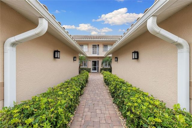 9022 Michael CIR 3, Naples, FL 34113