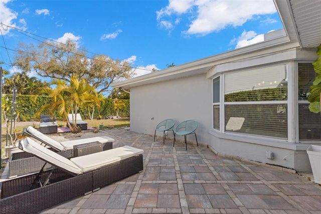 1000 VARONA STREET, Belleair, FL 33756