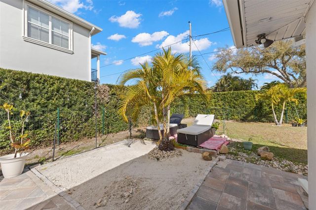 1000 VARONA STREET, Belleair, FL 33756