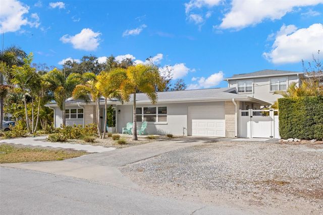 1000 VARONA STREET, Belleair, FL 33756