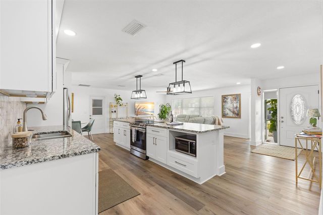 1000 VARONA STREET, Belleair, FL 33756