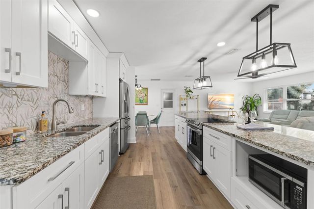 1000 VARONA STREET, Belleair, FL 33756