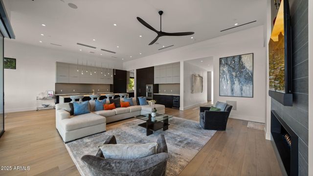 6962 E CACTUS WREN Road, Paradise Valley, AZ 85253