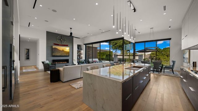 6962 E CACTUS WREN Road, Paradise Valley, AZ 85253