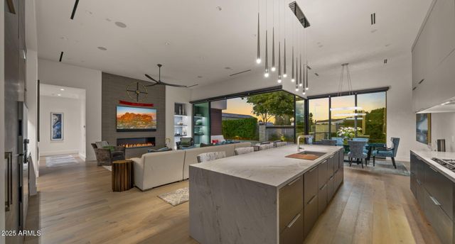 6962 E CACTUS WREN Road, Paradise Valley, AZ 85253