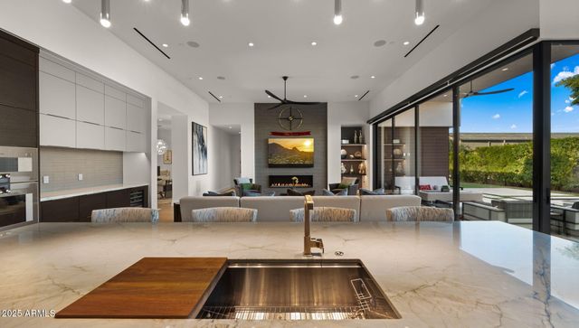 6962 E CACTUS WREN Road, Paradise Valley, AZ 85253