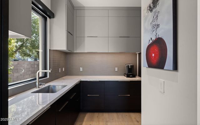 6962 E CACTUS WREN Road, Paradise Valley, AZ 85253