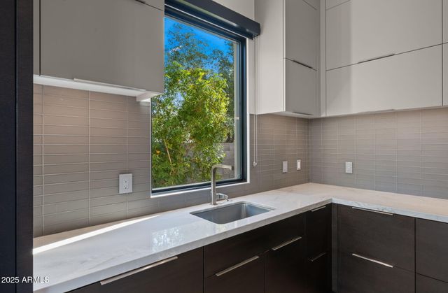 6962 E CACTUS WREN Road, Paradise Valley, AZ 85253