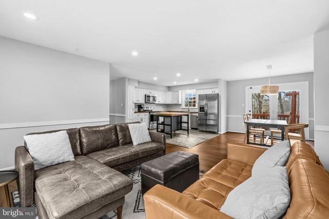 16040 FAIRWAY DR, Dumfries, VA 22025