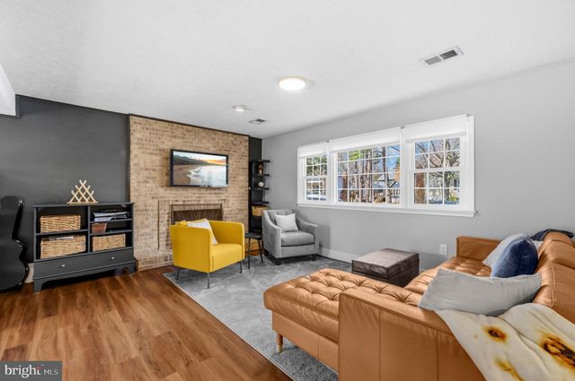 16040 FAIRWAY DR, Dumfries, VA 22025