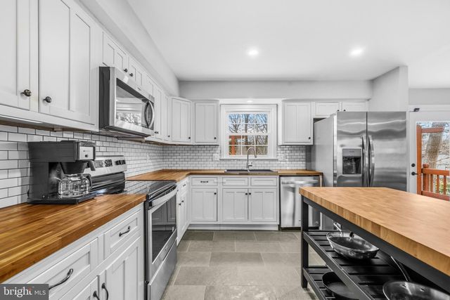 16040 FAIRWAY DR, Dumfries, VA 22025