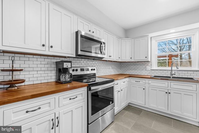 16040 FAIRWAY DR, Dumfries, VA 22025