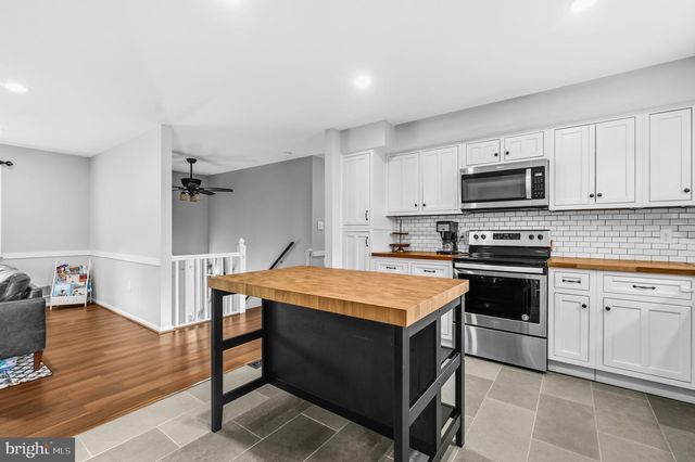 16040 FAIRWAY DR, Dumfries, VA 22025