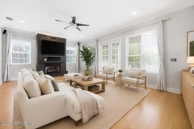 400 14TH Avenue N B, Jacksonville Beach, FL 32250