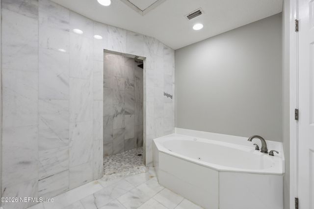 400 14TH Avenue N B, Jacksonville Beach, FL 32250