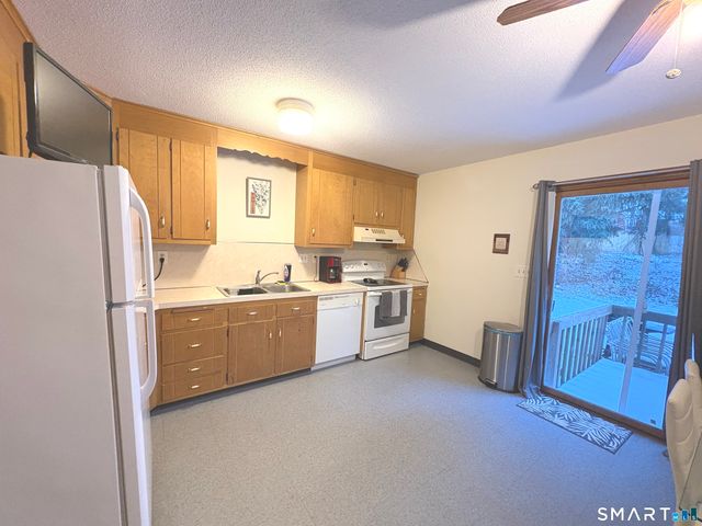 13 Holt Street APT 49, Plymouth, CT 06786