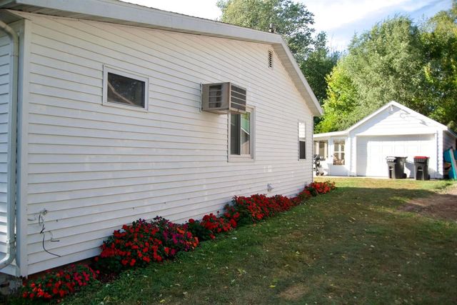 W9592 Lake Drive, Edgerton, WI 53534