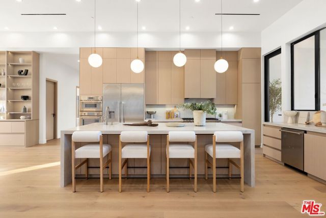 5200 Oakdale Avenue, Woodland Hills (los Angeles), CA 91364