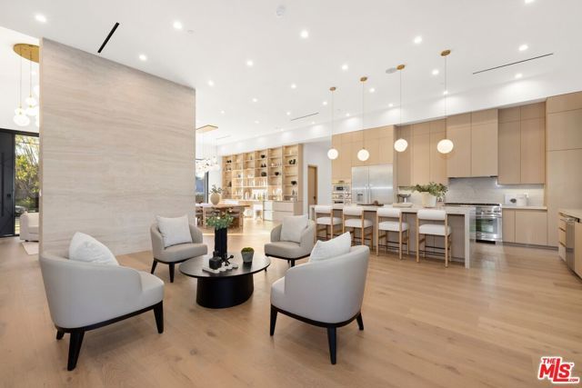 5200 Oakdale Avenue, Woodland Hills (los Angeles), CA 91364