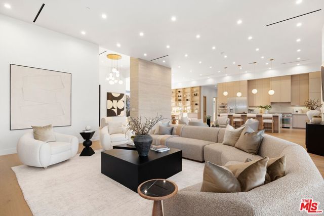 5200 Oakdale Avenue, Woodland Hills (los Angeles), CA 91364