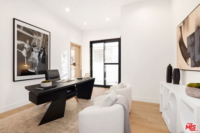 5200 Oakdale Avenue, Woodland Hills (los Angeles), CA 91364