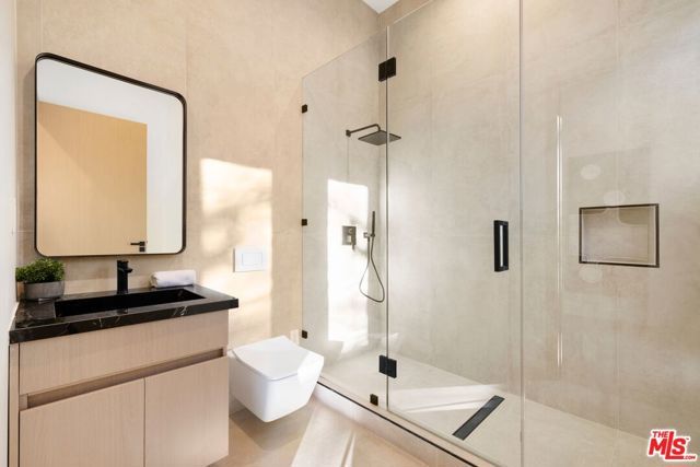 5200 Oakdale Avenue, Woodland Hills (los Angeles), CA 91364