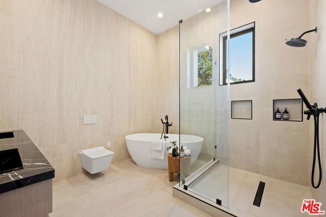 5200 Oakdale Avenue, Woodland Hills (los Angeles), CA 91364