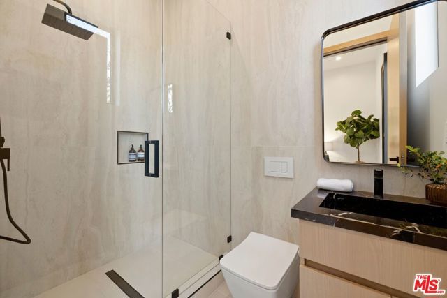 5200 Oakdale Avenue, Woodland Hills (los Angeles), CA 91364